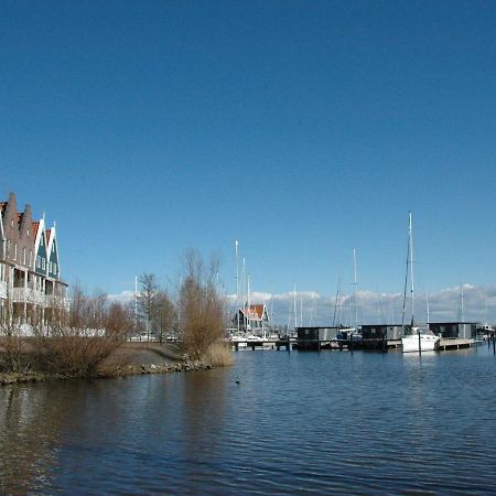 Отель Beautiful Houseboat In The Harbour Of Volendam Near Centre Экстерьер фото