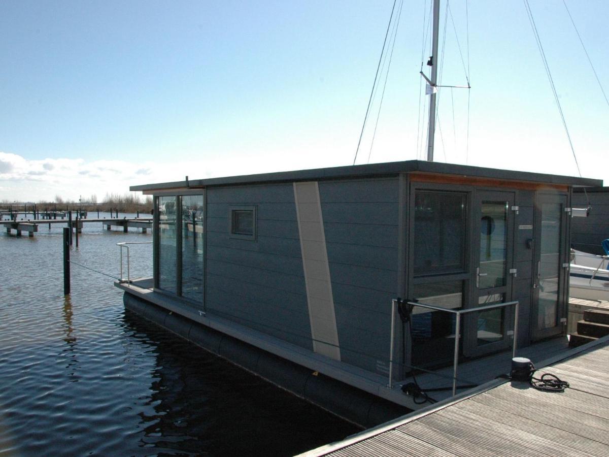 Отель Beautiful Houseboat In The Harbour Of Volendam Near Centre Экстерьер фото